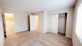 Crown ridge bedroom with closet(2)